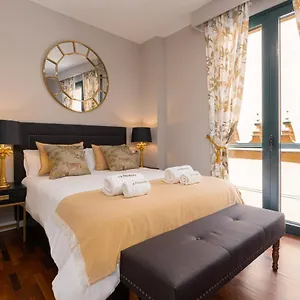 Apartamento C31 Deluxe Into Cathedral Square, Málaga